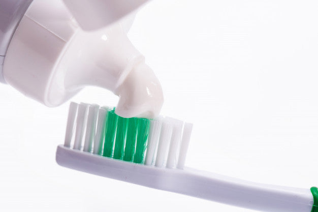 ยาสีฟันฟันขาว: เคล็ดลับการเลือกยาสีฟันให้ปัง
